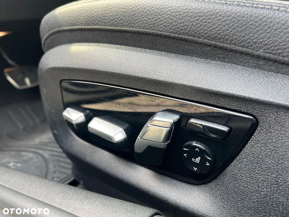 BMW Seria 5 530i xDrive M Sport Edition - 11