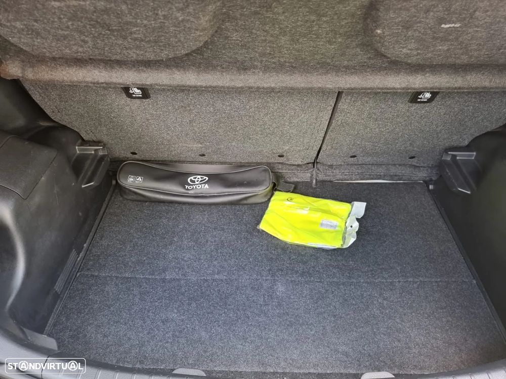 Toyota Yaris 1.5 HSD Square Collec.White - 20