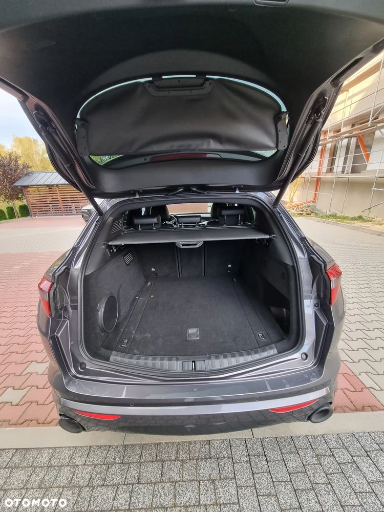 Alfa Romeo Stelvio - 8