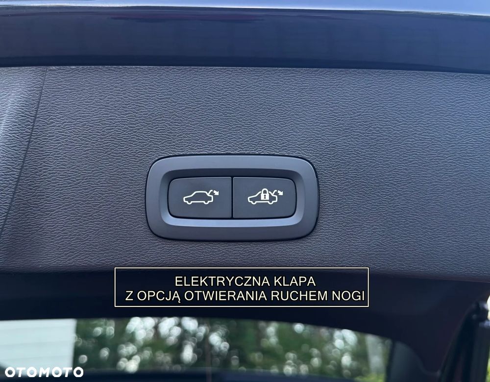 Volvo XC 40 B3 B DKG Plus Black Edition - 22