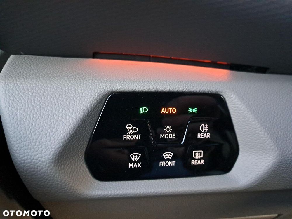 Volkswagen Multivan - 13