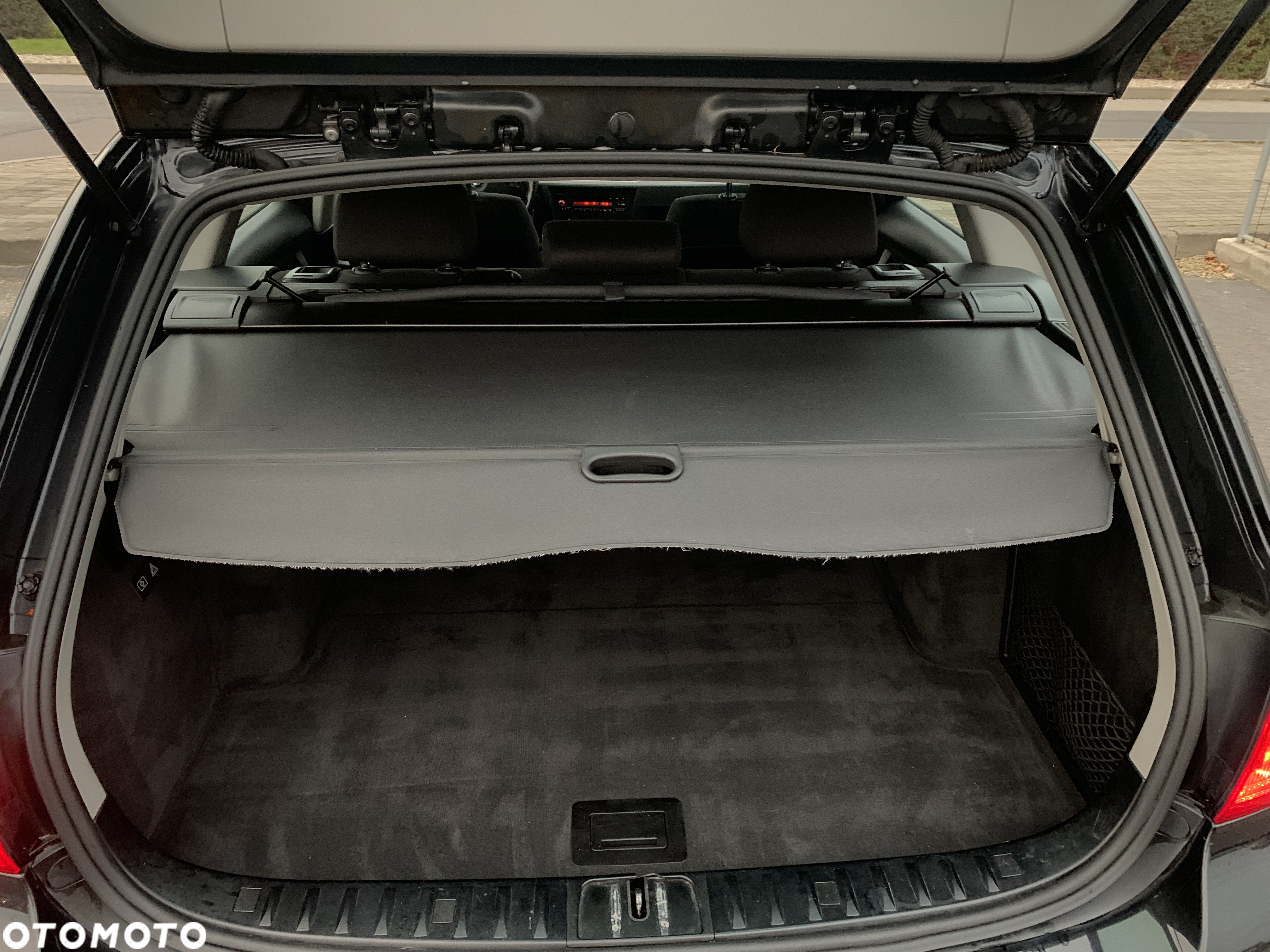 BMW Seria 3 318i Touring - 10