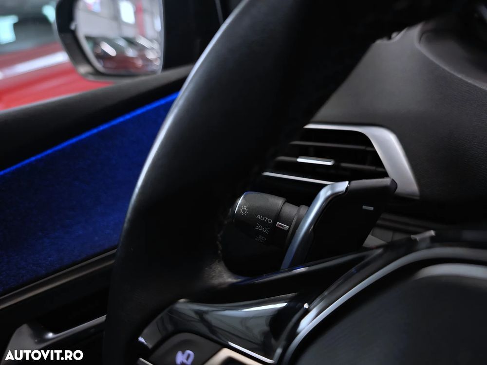 Peugeot 3008 1.2 PureTech Turbo S&S EAT8 Allure - 25