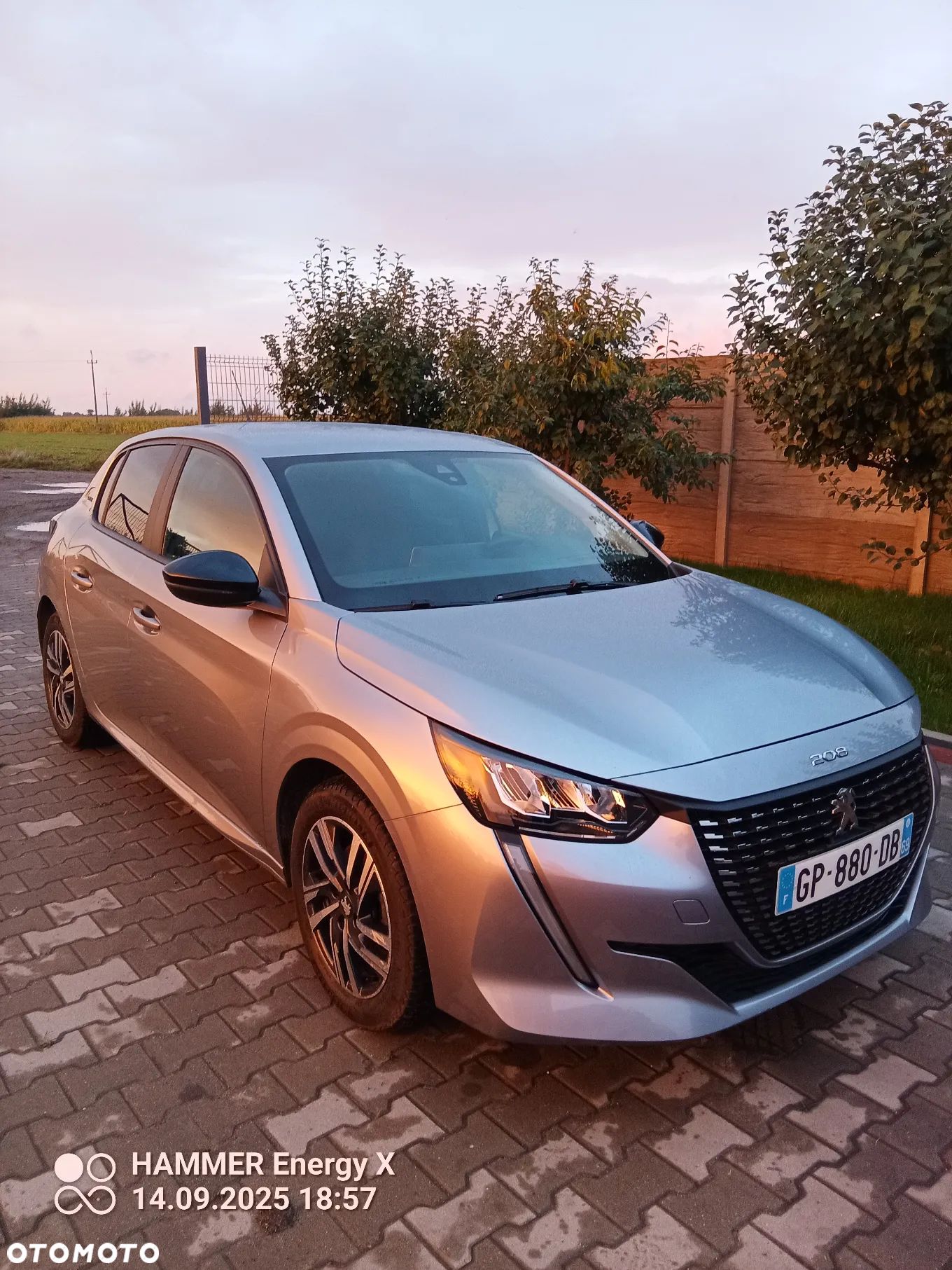 Peugeot 208 PureTech 100 EAT8 Active - 1