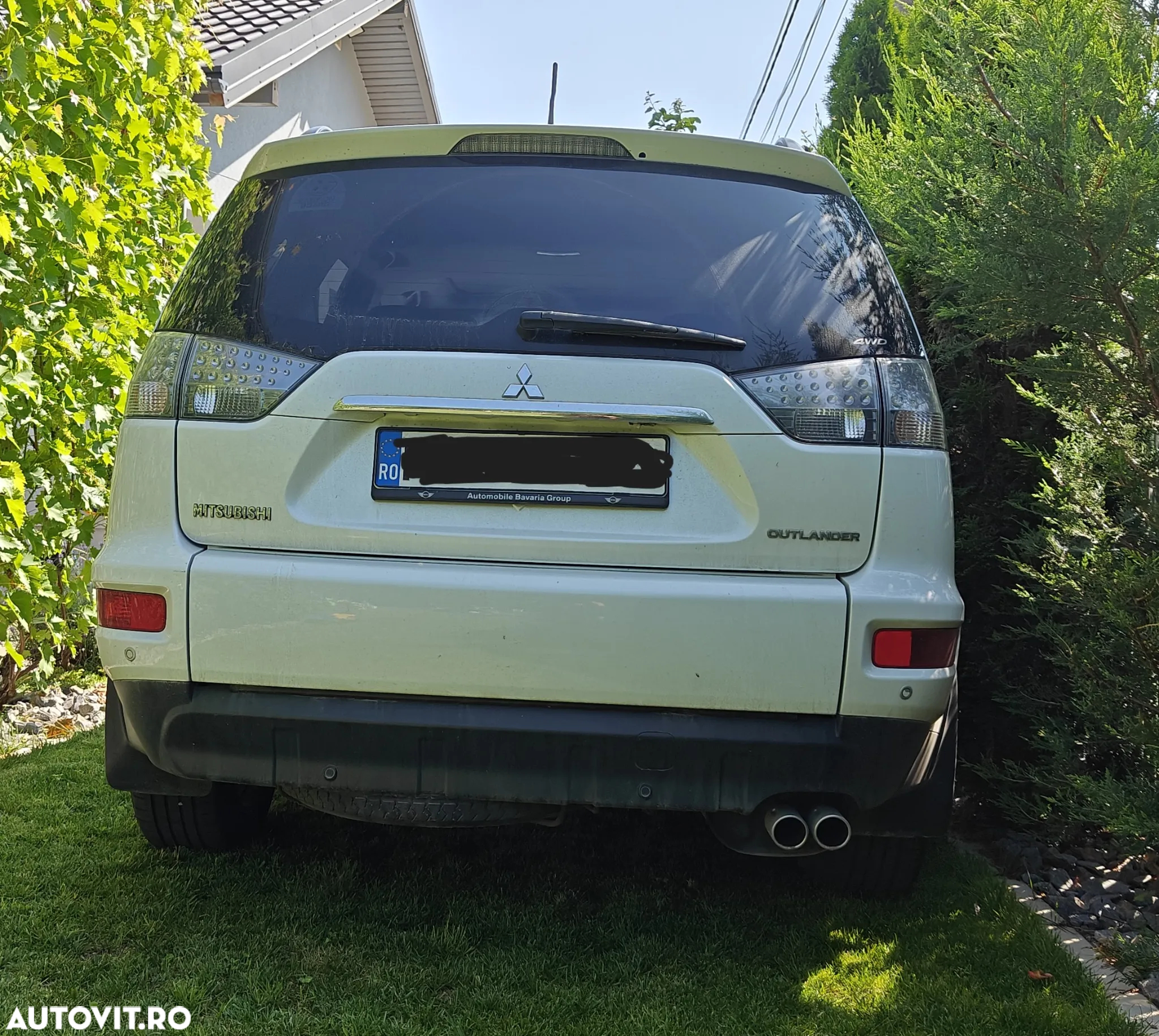 Mitsubishi Outlander - 2