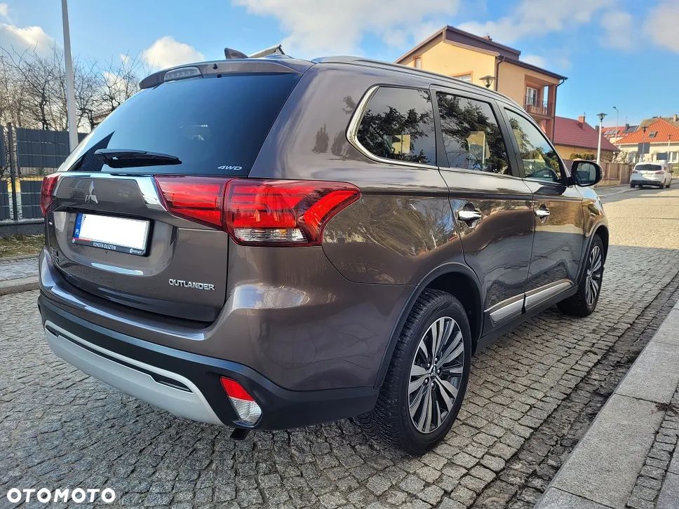Mitsubishi Outlander 2.0 Intense + Navi 4WD CVT - 28