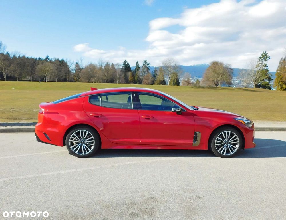 Kia Stinger - 8
