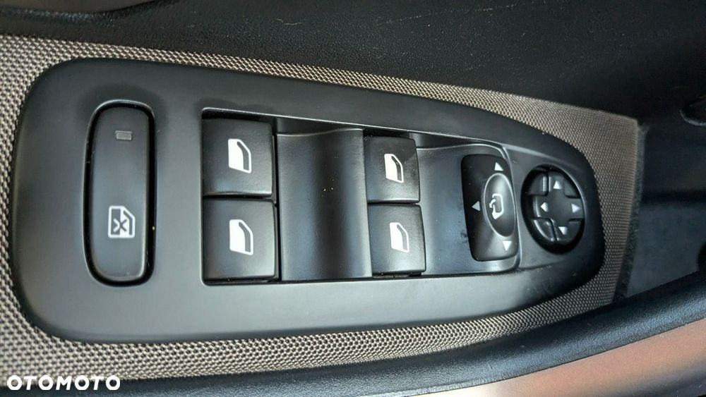 Peugeot 2008 1.6 e-HDi Active S&S - 30