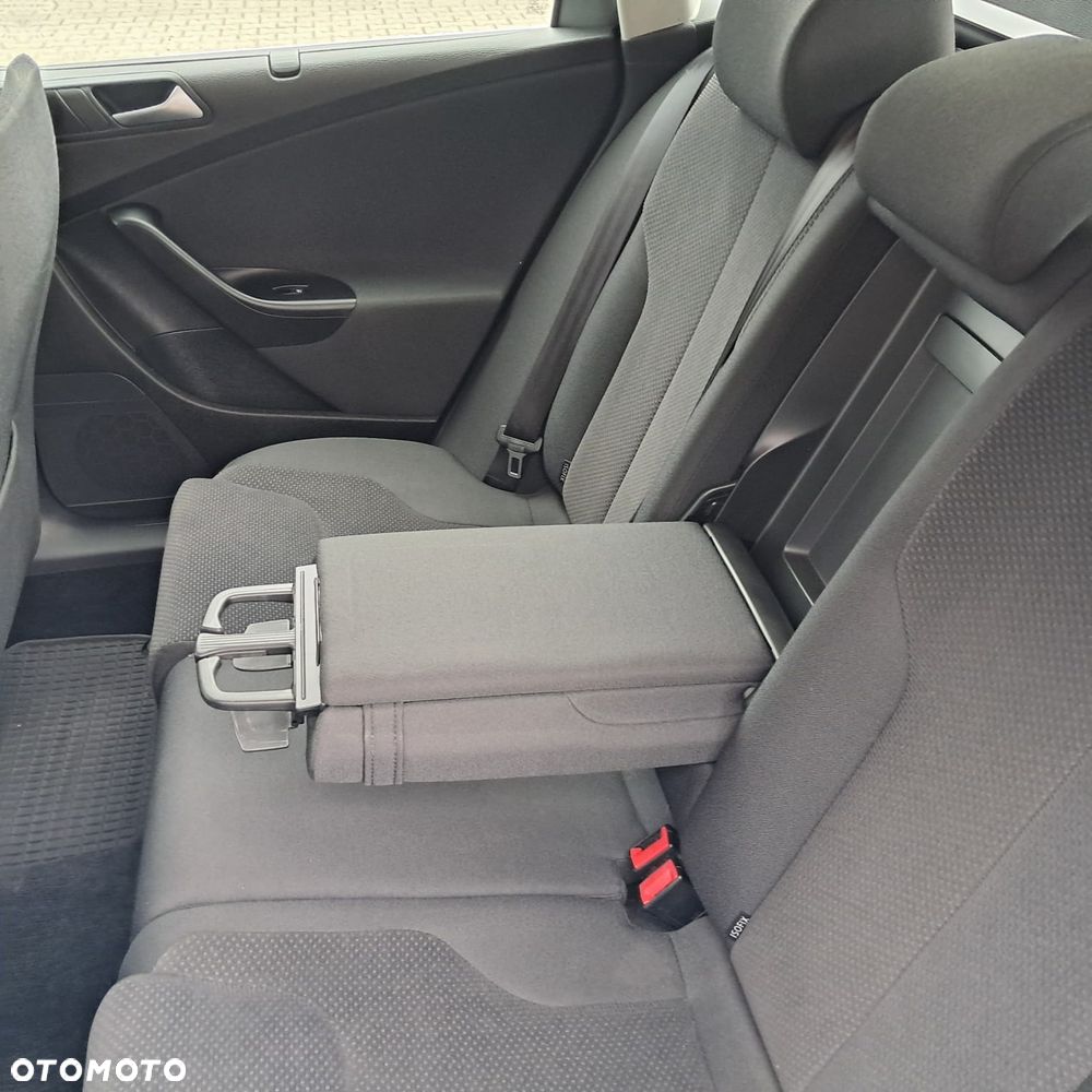 Volkswagen Passat - 22