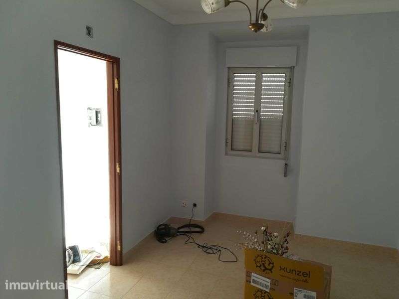 T4 para Alugar – Com Quintal de 300m² | Rio Maior - Grande imagem: 2/6