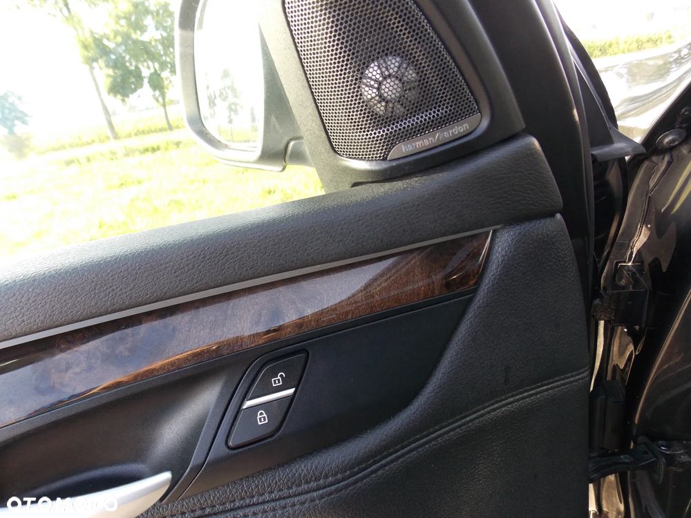 BMW X5 xDrive50i - 16