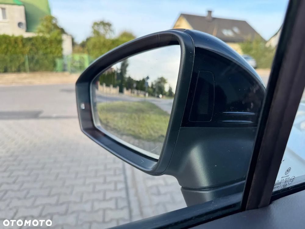 Volkswagen Tiguan 2.0 TDI SCR 4MOTION DSG R-Line - 18