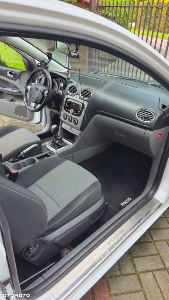 Ford Focus 1.8 FF Trend - 14
