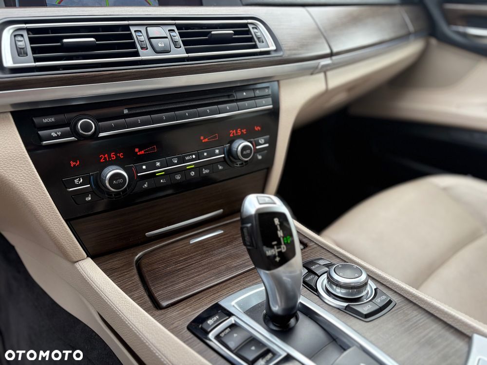 BMW Seria 7 740d - 24
