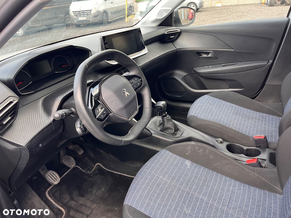 Peugeot 208 - 5