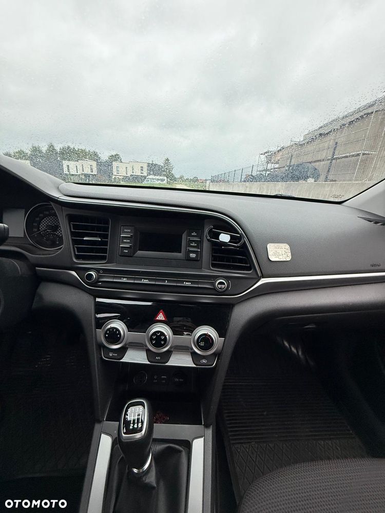 Hyundai Elantra 1.6 Comfort - 7