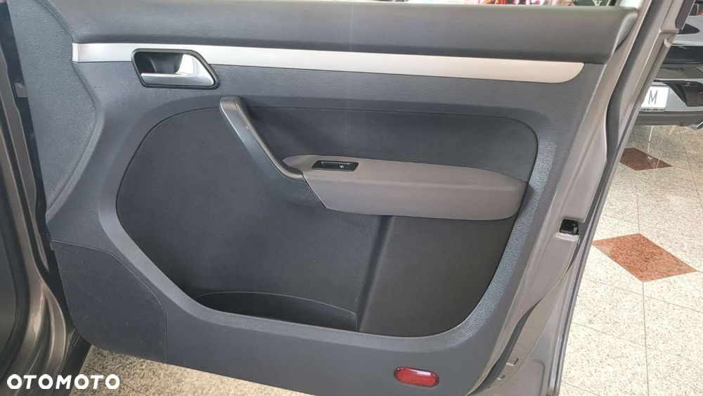 Volkswagen Touran - 29