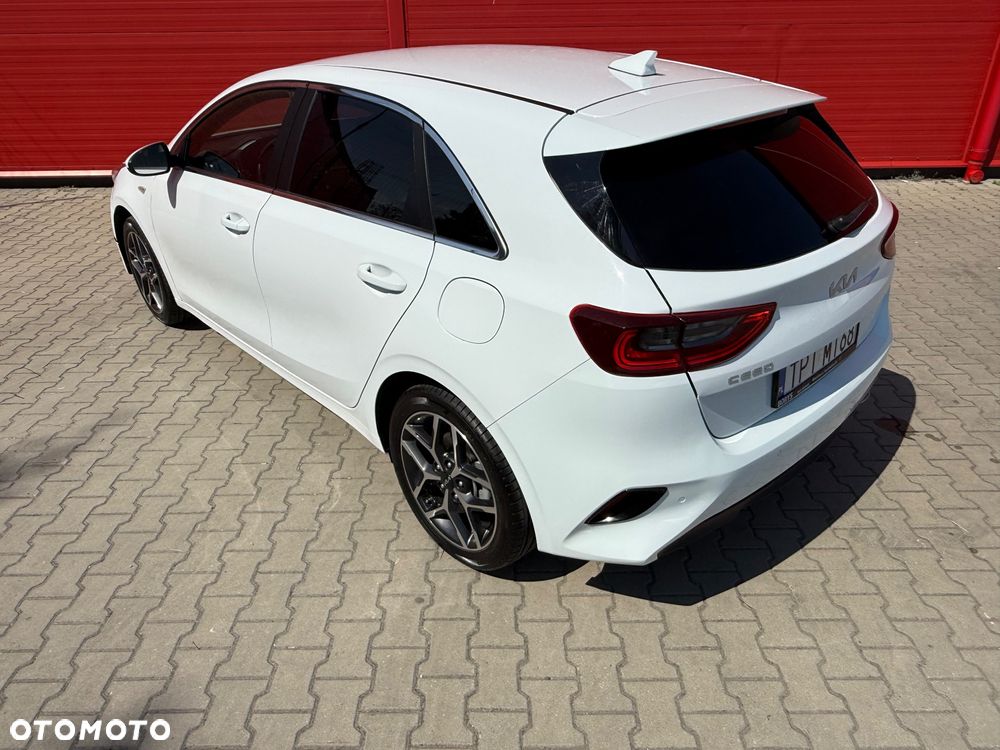 Kia Ceed - 33