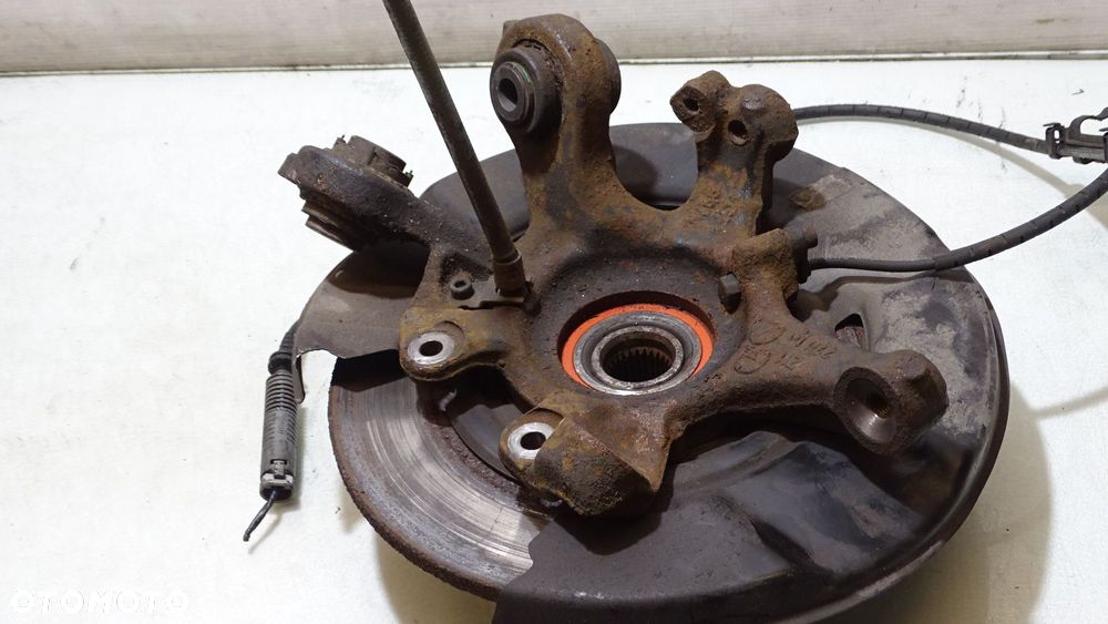 ZWROTNICA PIASTA LEWY TYŁ BMW E81 116i 2.0 - 4