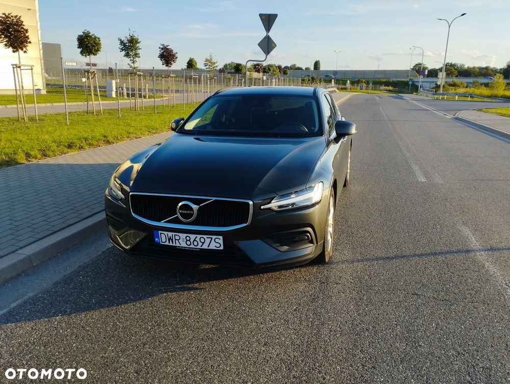 Volvo V60 B3 B Momentum - 1