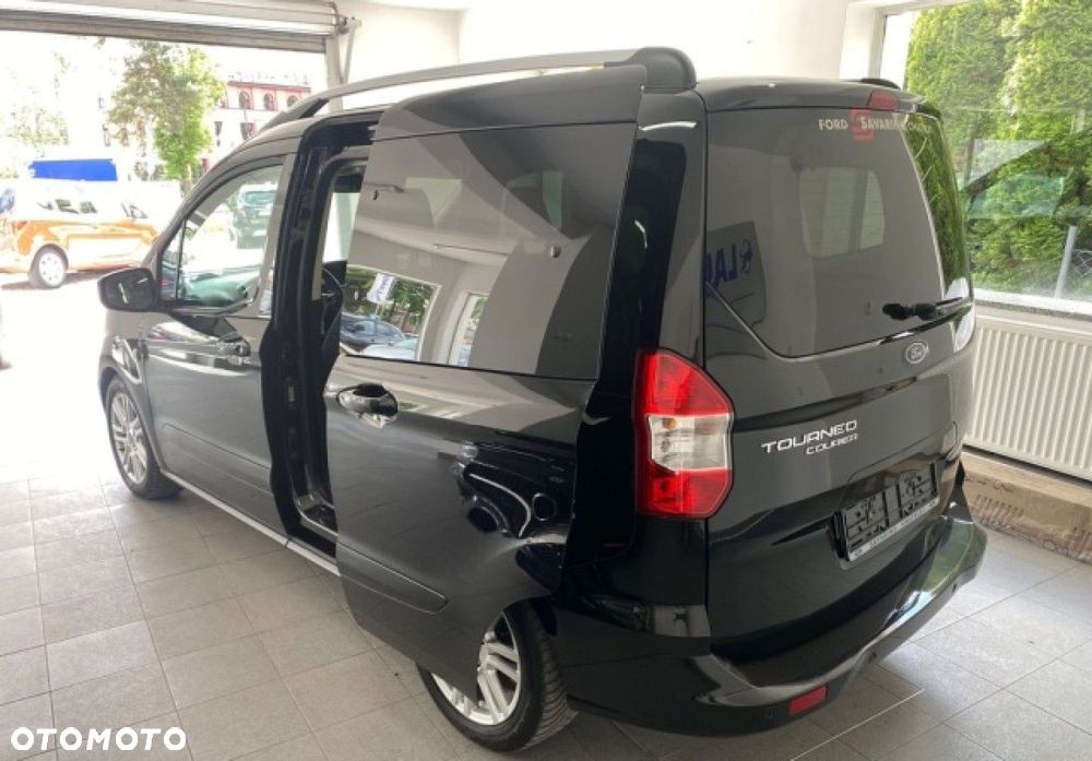Ford E-Tourneo Courier - 4