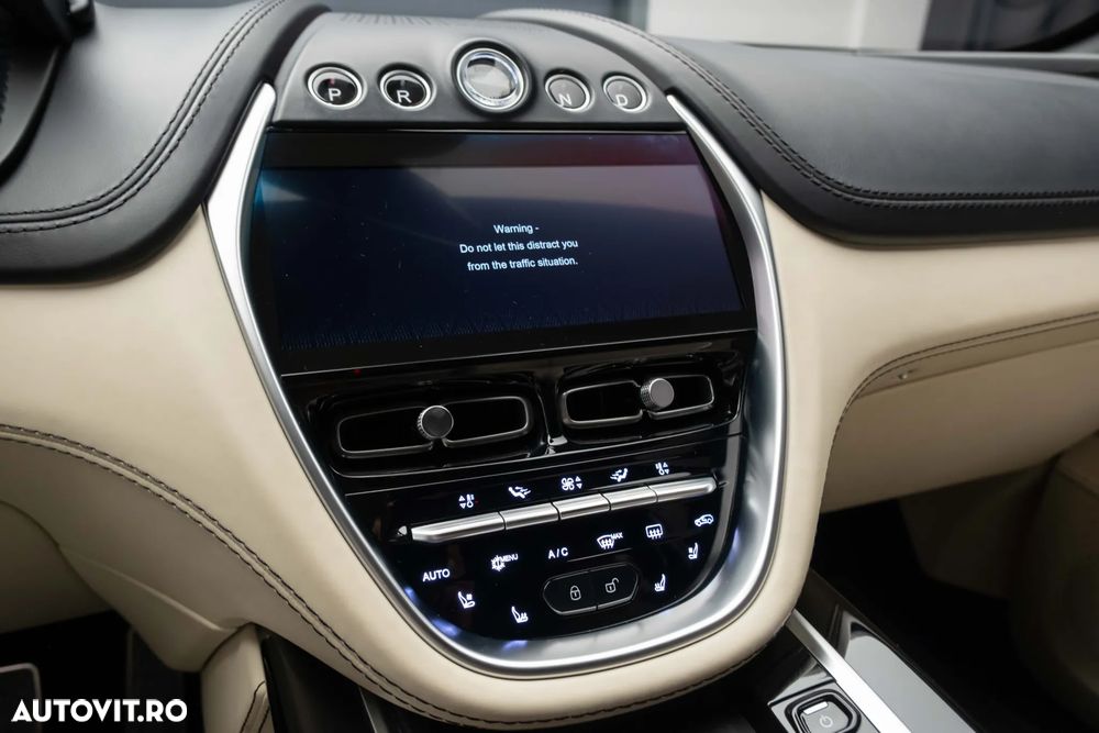 Aston Martin DBX - 21