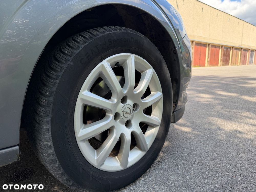 Opel Astra 1.6 NAVI - 26