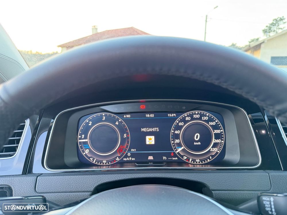 VW Golf Variant 1.6 TDi R-Line - 24