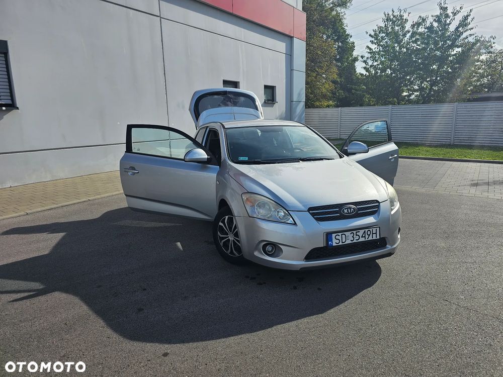 Kia Ceed 2009 photo 2