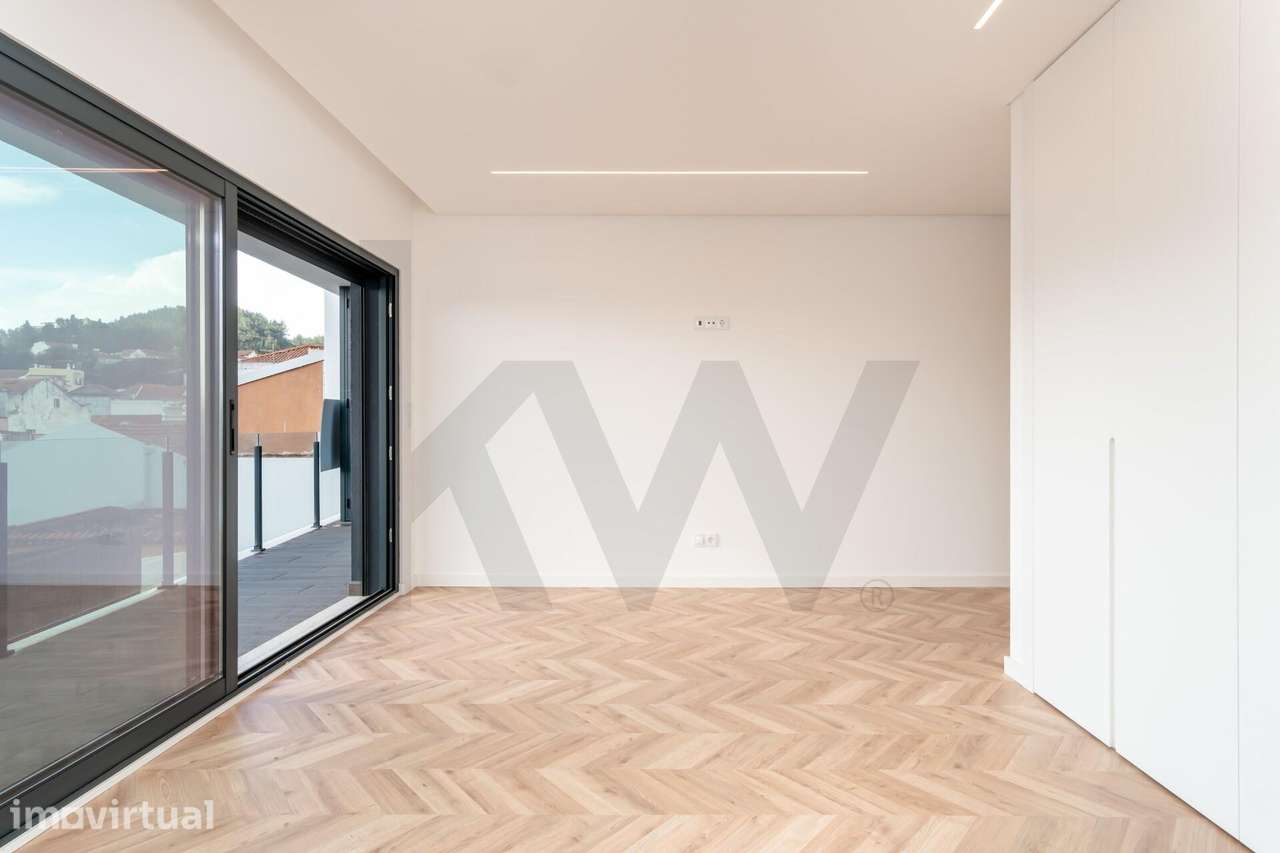 T3 Duplex com Terraço Panorâmico – Onde a História e o Conforto se Enc - Grande imagem: 3/35