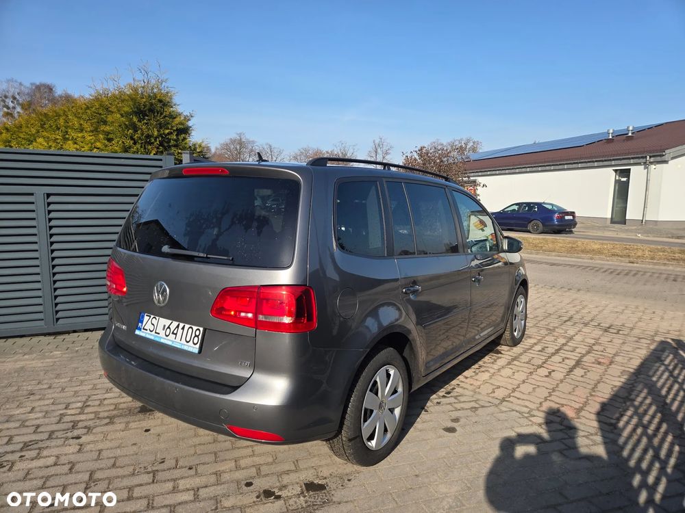 Volkswagen Touran - 4