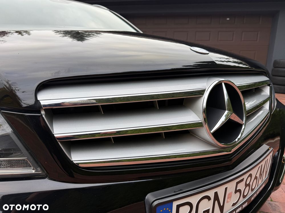 Mercedes-Benz Klasa C 180 CGI BlueEff Avantgarde - 30