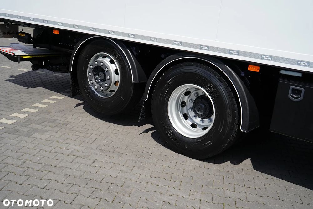 Iveco / S-WAY / 420 / E 6 / KONTENER + WINDA / 20 PALET / RETARDER / OŚ SKRĘTNA / ROLETA - 34