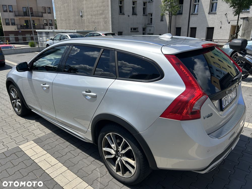 Volvo V60 Cross Country - 8