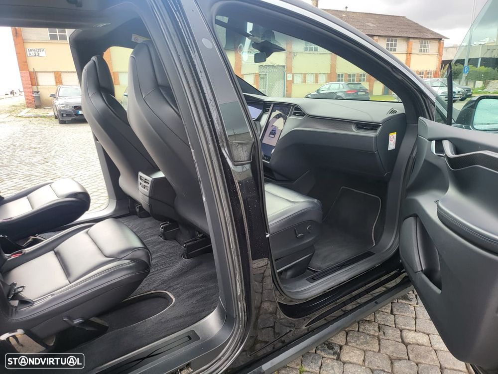 Tesla Model X 100D - 11