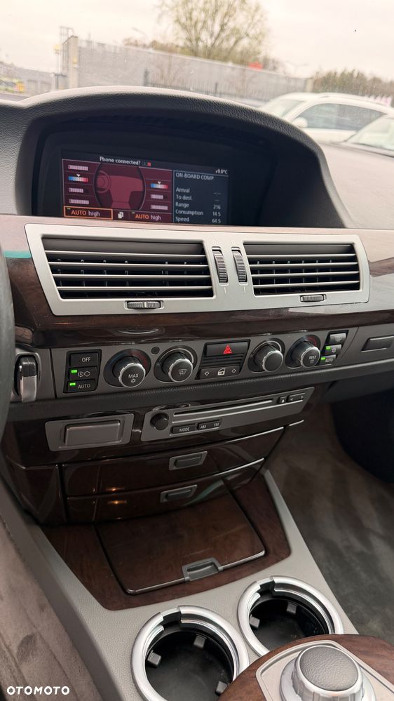 BMW Seria 7 740i - 13