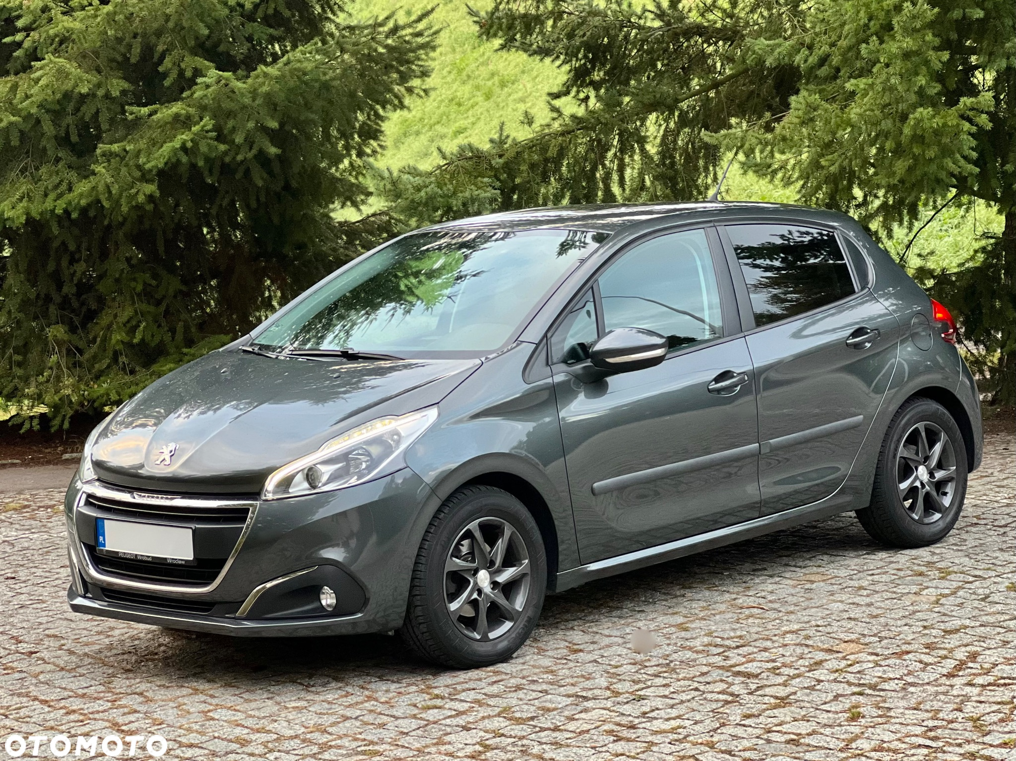 Peugeot 208 - 12