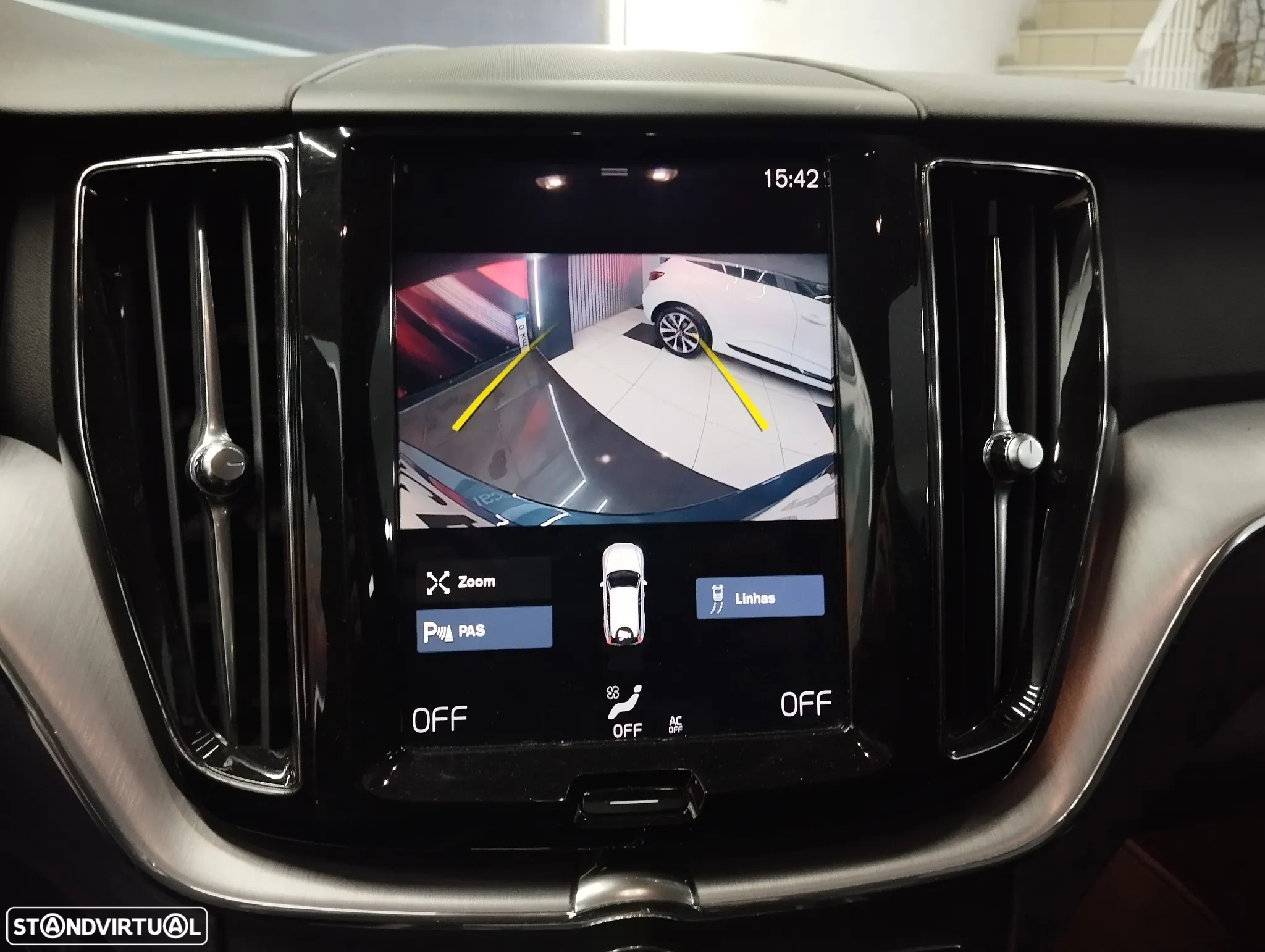 Volvo XC 60 2.0 D4 Momentum Plus Geartronic - 24