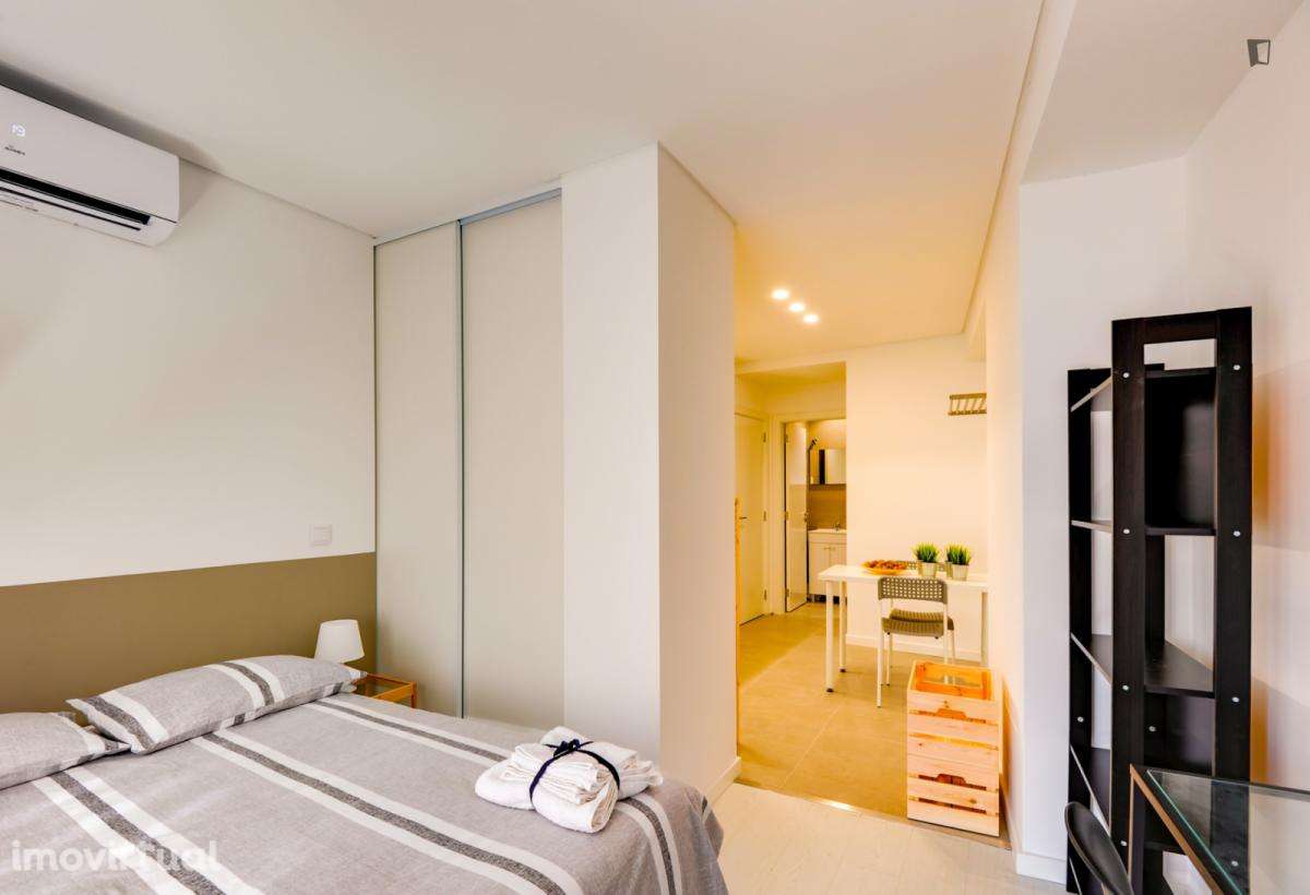 Estúdio - localizado em Baixa Coimbra - Grande imagem: 5/13