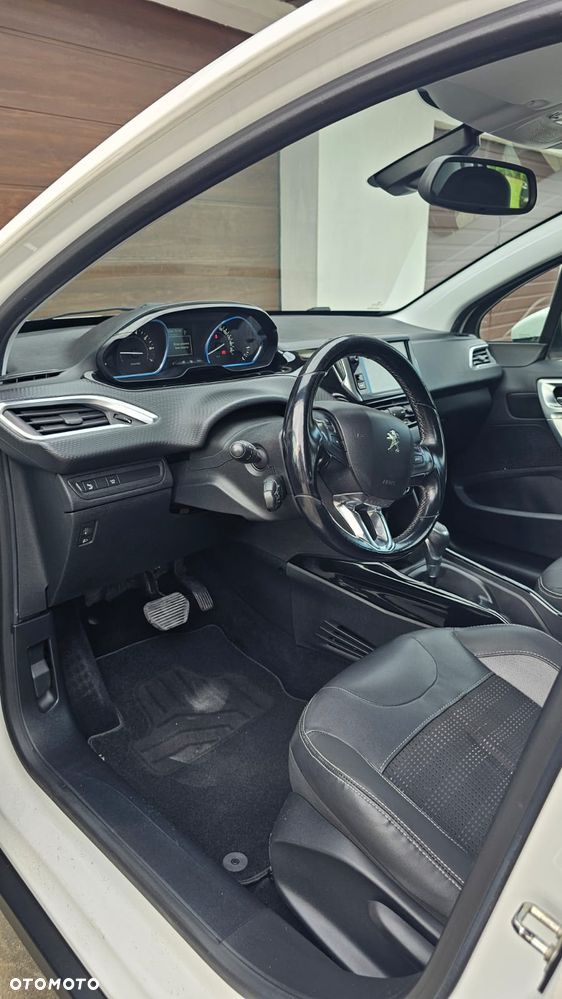 Peugeot 2008 1.2 Pure Tech GPF Allure S&S EAT6 - 9