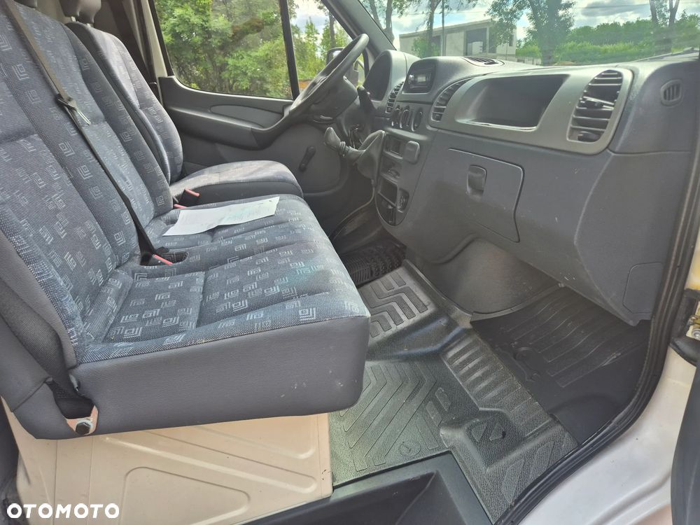 Mercedes-Benz Sprinter - 29