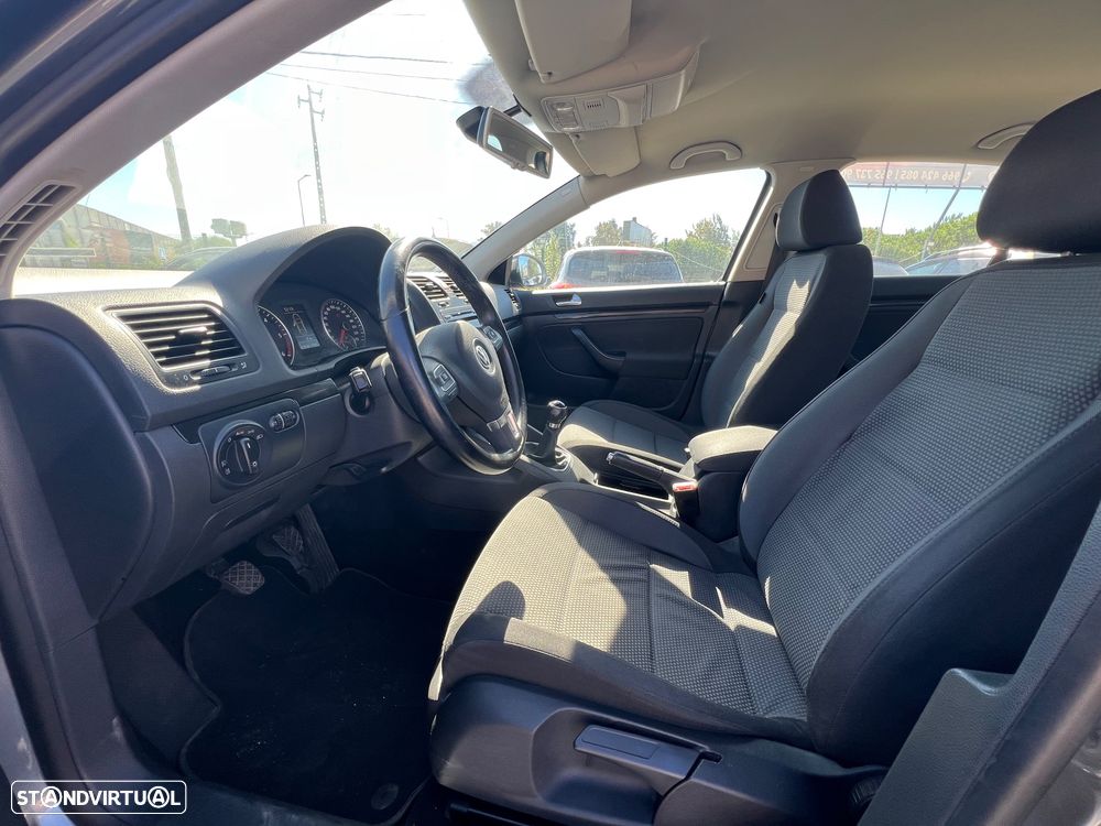 VW Jetta 1.6 TDi Confortline - 13