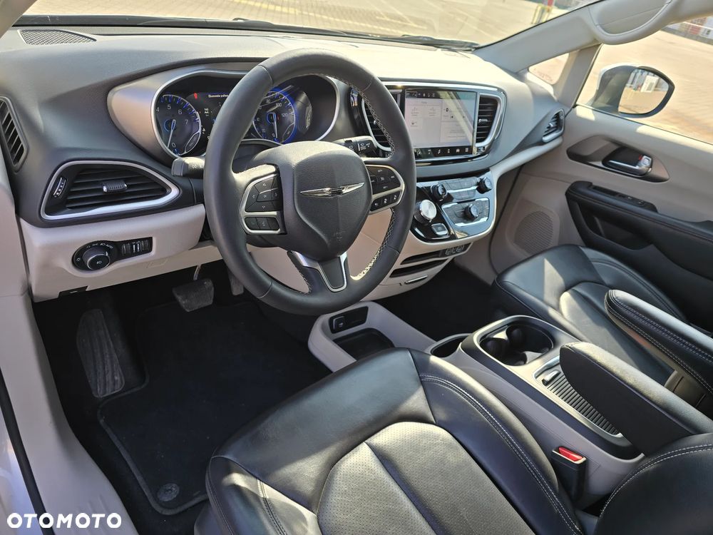 Chrysler Pacifica - 13