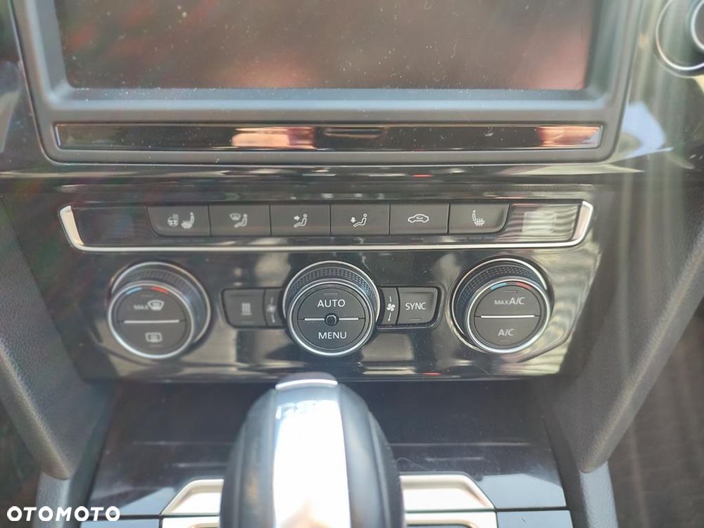 Volkswagen Passat 2.0 TDI SCR 4Motion DDG Highline - 16