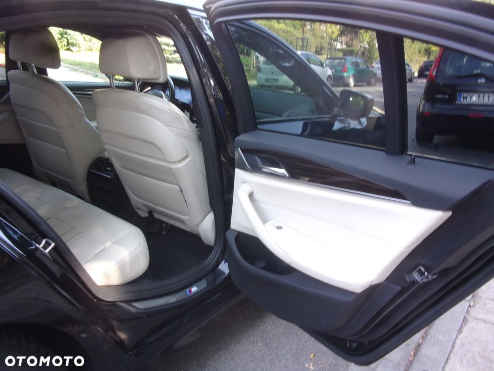 BMW Seria 5 530i xDrive Luxury Line - 32