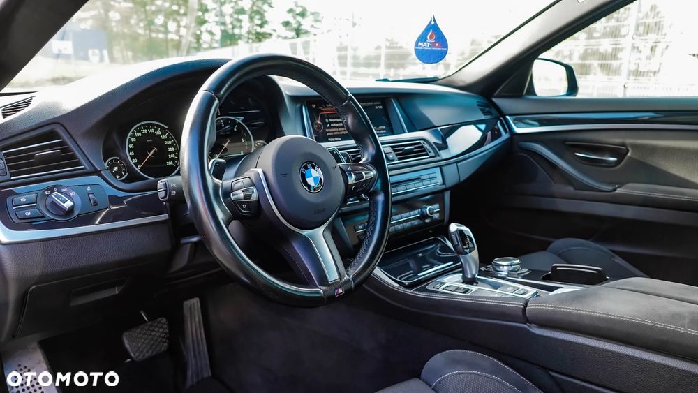 BMW Seria 5 520d xDrive - 12