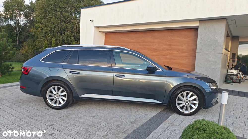 Skoda Superb 2.0 TDI DSG Premium Edition - 24
