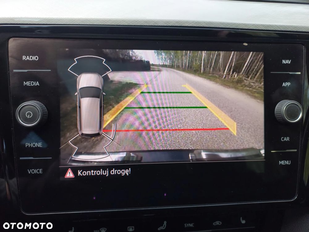 Volkswagen Passat 2.0 TDI SCR DSG 4Motion Business - 20