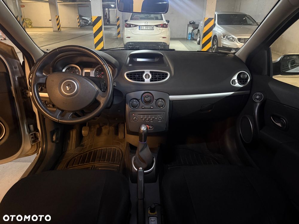 Renault Clio 1.6 16V Expression - 11