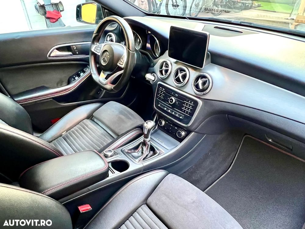 Mercedes-Benz CLA 180 AMG Line - 13